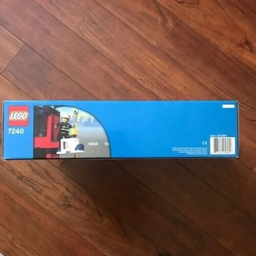 Lego 7240 Town City Fire Fire Station Set 260 Pieces NIB NEW SEALED Retired - Picture 4 of 6